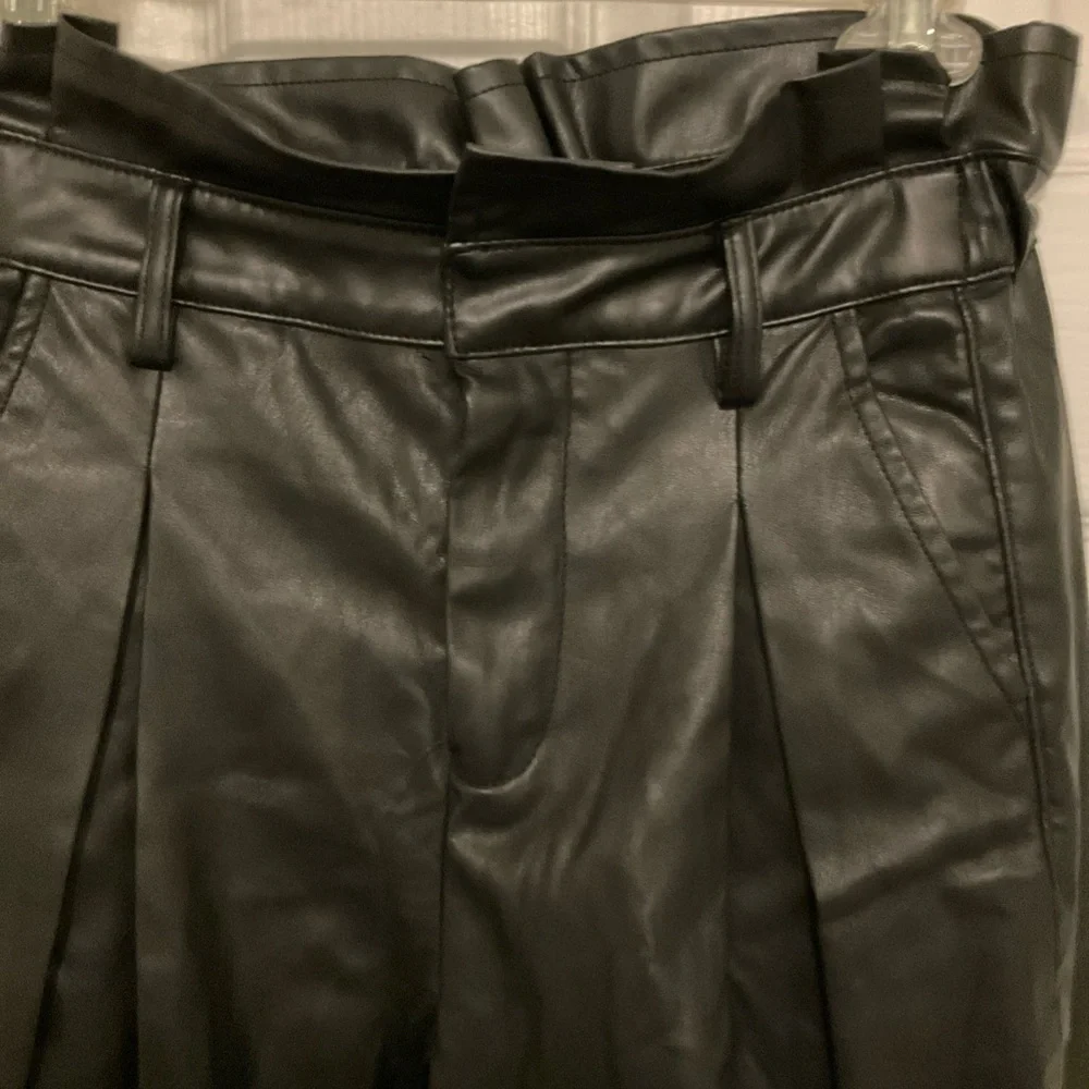 Blank Nyc Women Dark Secrets Faux Leather‎ Paperbag Waist Pants Size 27